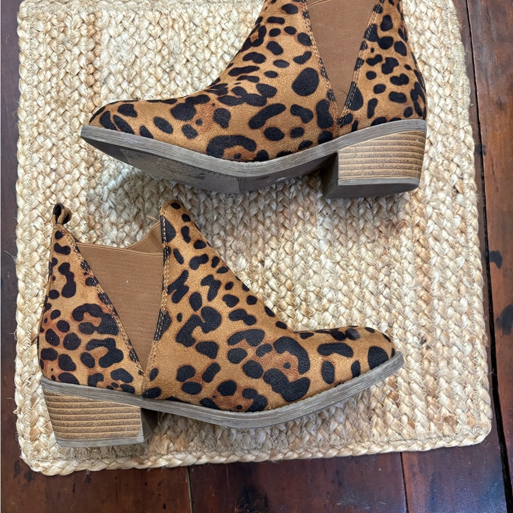 Leopard Print Women’s Ankle Booties- EUC Size 7